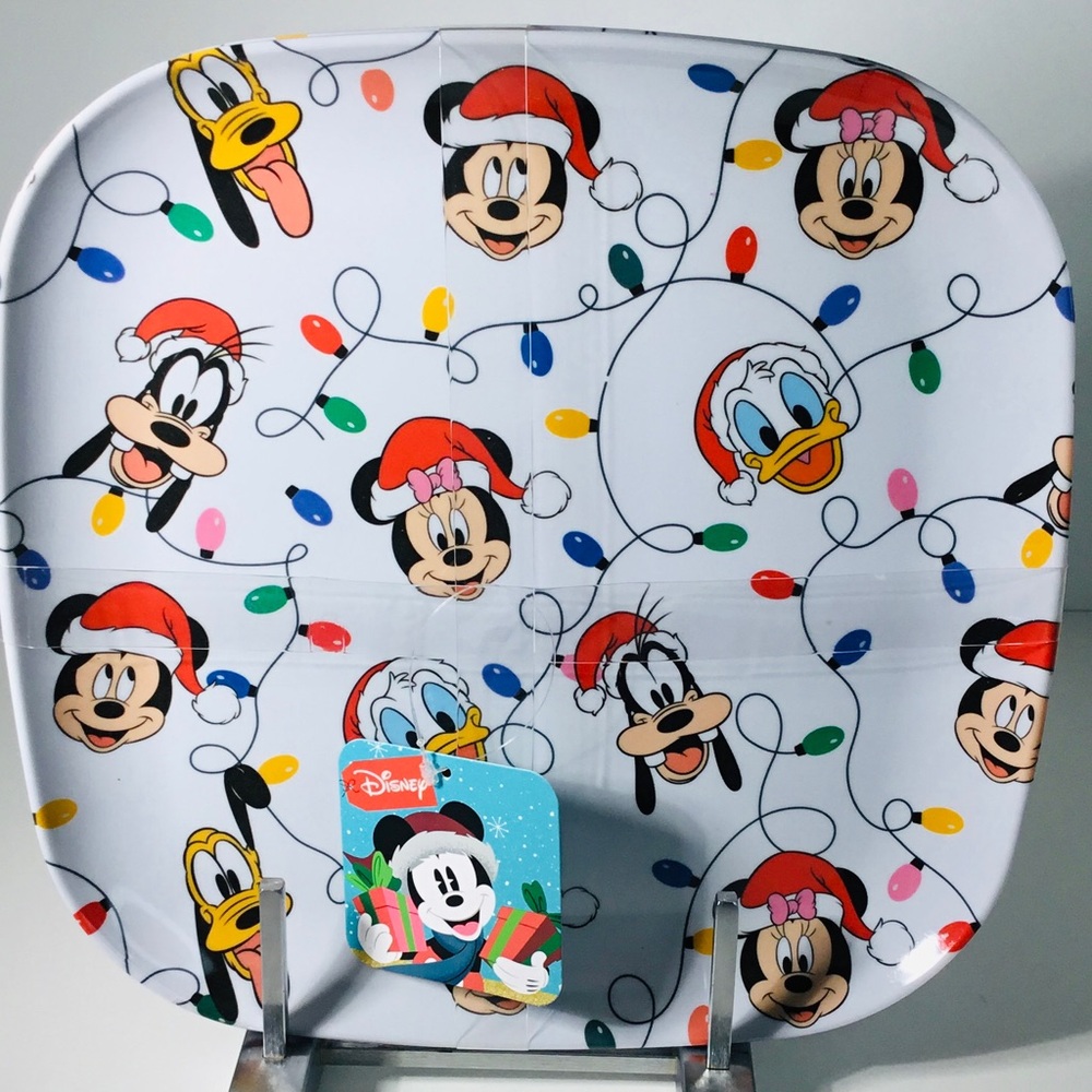4 Dinner Plates Disney Mickey Mouse and Friends CHRISTMAS Melamine 10” NEW